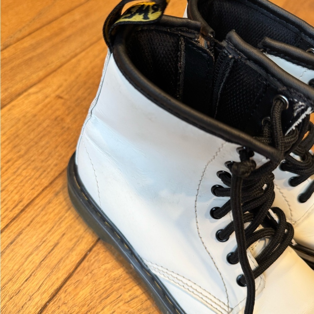 Dr. Martens Kids White Leather Combat Boots Size 1 Youth Lace-Up Docs - Picture 3 of 5